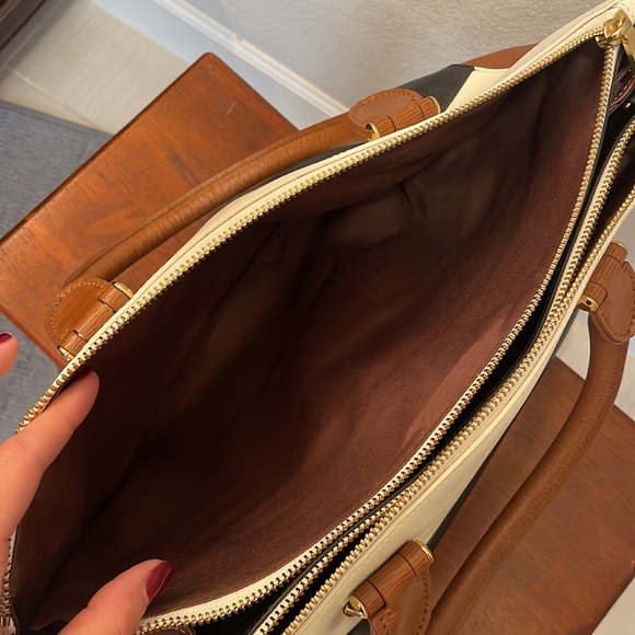 Ralph Lauren leather purse. - Picture 4 of 5